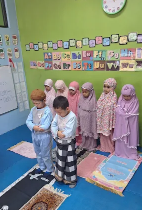 Pembiasaan ibadah di KB–TK Islam MRBJ