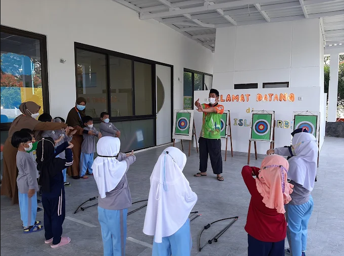 Mengenal kegiatan memanah di KB–TK Islam MRBJ